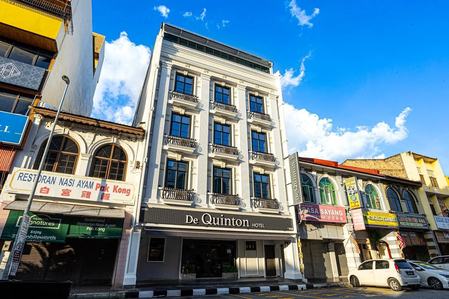 De Quinton Hotel contacts